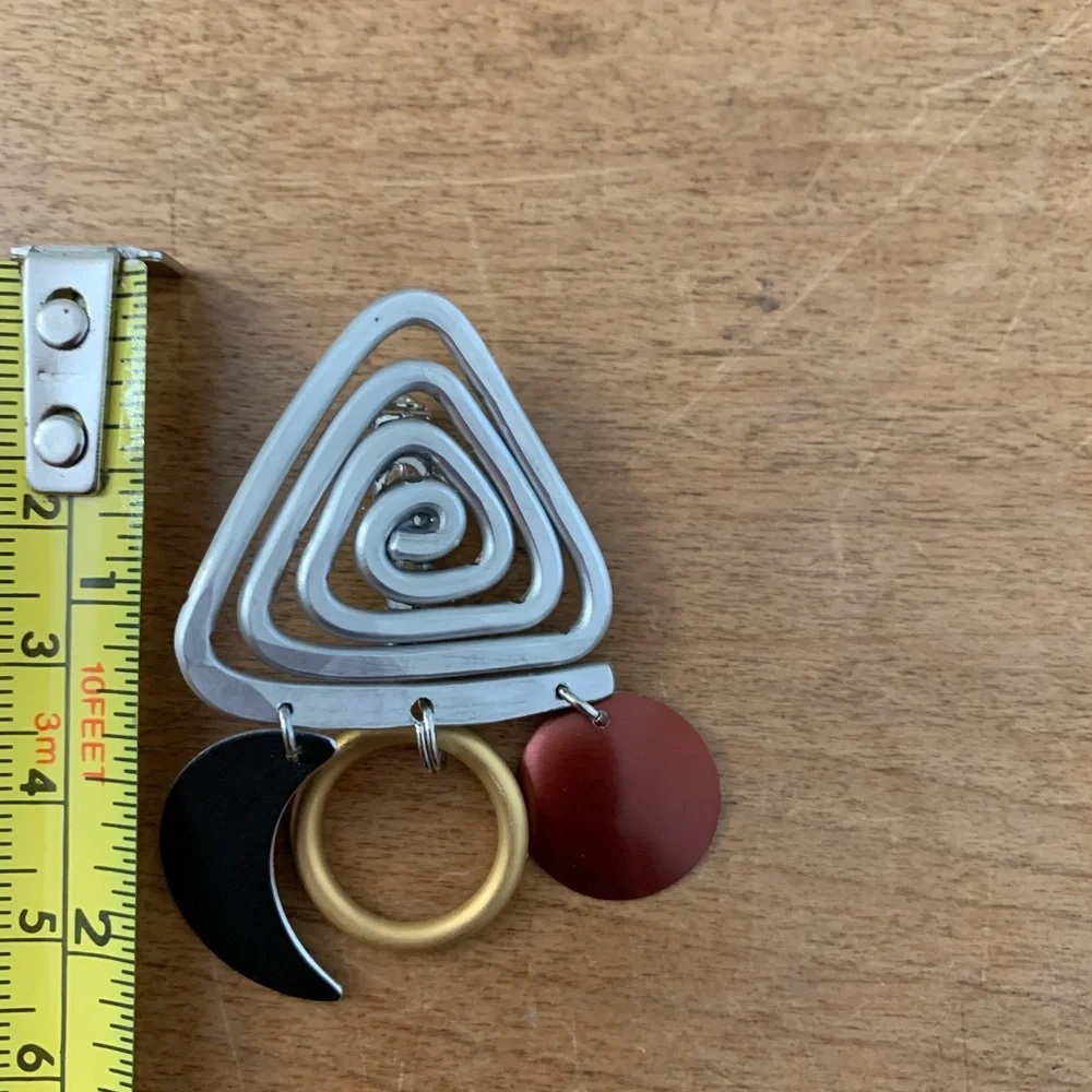 Lapel pin that also holds eyeglasses